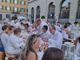 Arona, la Cena in Bianco illumina Piazza San Graziano: decima edizione tra eleganza, sorrisi e solidarietà