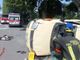 Auto si ribalta in viale Giulio Cesare