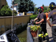 Auto finisce in una roggia a bordo strada