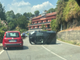 Auto si ribalta a Pettenasco, traffico rallentato in via Crabbia