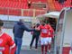 Ezio Rossi incita Giulio Ebagua e la squadra all'ingresso in campo (foto Ezio Macchi)