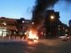 Auto avvolta dalle fiamme in piazza Cavour VIDEO