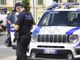Ruba alimenti e alcolici dal supermercato minacciando il titolare per non pagare: denunciato in Liguria un turista novarese