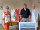 Il pittore trecatese Minera ha donato un quadro alla biblioteca civica