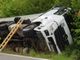 Perde il controllo del camion e finisce fuori strada a Gattinara