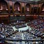 &quot;È una porcata&quot;, &quot;bassezza unica&quot;: scontro in aula tra maggioranza e opposizione sui vitalizi