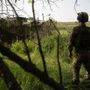 Ucraina, soldati usano reti da pesca per difendersi dai droni russi