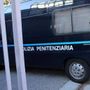 Rivolta nel carcere di Rieti, sala ricreativa in fiamme: 6 agenti penitenziari in ospedale