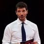 Il legale di Stefano De Martino sui video privati: &quot;Come sta? Chiunque sarebbe offeso e triste&quot;