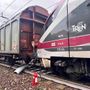 Scontro tra treno merci e regionale su linea Brennero: tre feriti lievi e circolazione bloccata