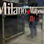 Paura a Malpensa, appicca il fuoco e devasta monitor al terminal 1 dell'aeroporto