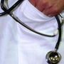 "Ti guarisco io", ma il tumore non c'era: finto medico condannato per omicidio "Ti guarisco io", ma il tumore non c'era: finto medico condannato per omicidio