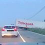 Cameriano, tir fuori strada: traffico in tilt sulla provinciale tra Vercelli e Novara