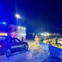 Cameri, auto fuori strada sulla statale 32: quattro persone salvate dai vigili del fuoco