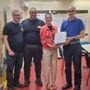 Il presidente Novara Soccorso Gloria Canella consegna DAE a Marco Martini AD GMV di Novara Il presidente Novara Soccorso Gloria Canella consegna DAE a Marco Martini AD GMV di Novara