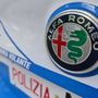 Svaligia il supermercato e aggredisce le commesse: arrestato