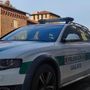 Galliate, auto piomba sul dehor di un bar: attimi di paura