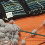 Knitting’s Room: un intreccio di fili, storie e solidarietà ad Arona