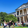 Romagnano Sesia, successo per l’avvio della seconda edizione di “Yoga in Villa” a Villa Caccia