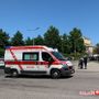 Novara, incidente in via Perazzi: due giovani in monopattino investiti da un’auto”
