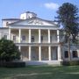 Benessere e natura a Romagnano Sesia: torna “Yoga in Villa” nel parco di Villa Caccia