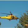 Grave schianto a Nebbiuno: 15enne in scooter travolto da un furgone