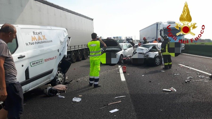 Notizie dal Piemonte. Mortale sulla A4, autostrada chiusa - FOTO
