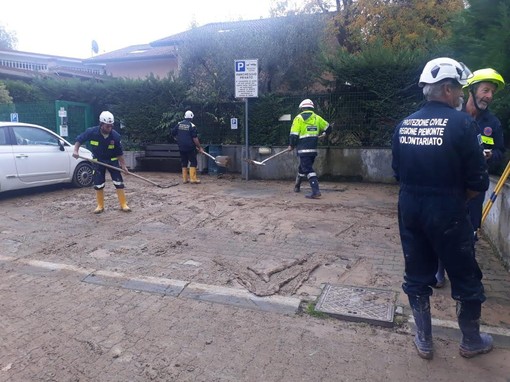 Volontari del Coordinamento provinciale della Protezione Novarese al lavoro nell'Alessandrino colpito dall'alluvione Volontari del Coordinamento provinciale della Protezione Novarese al lavoro nell'Alessandrino colpito dall'alluvione