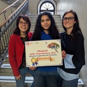 Nella foto da sinistra:  la coordinatrice, prof.ssa Marina Boido (NICO, Università di Torino), Myriam Sayed Mohamed (la vincitrice) e la prof.ssa Giulia Callegari del Convitto Carlo Alberto di Novara