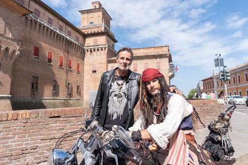 Da Novara parte la Harley Davidson “pirata” destinata a Johnny Depp: il progetto dell’artista Mauro Merlino Da Novara parte la Harley Davidson “pirata” destinata a Johnny Depp: il progetto dell’artista Mauro Merlino