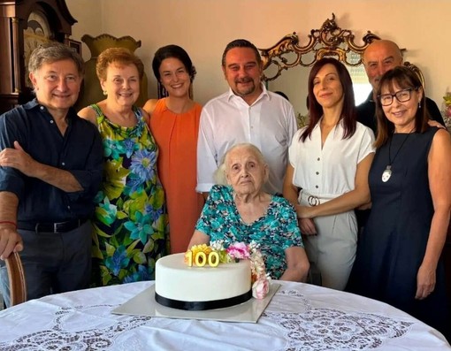 Novara in festa per i 100 anni di Ernestina Nebbia: gli auguri del sindaco Canelli