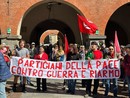 25 aprile a Novara: contestazioni contro il consigliere provinciale di FdI Mauro Gigantino FOTO