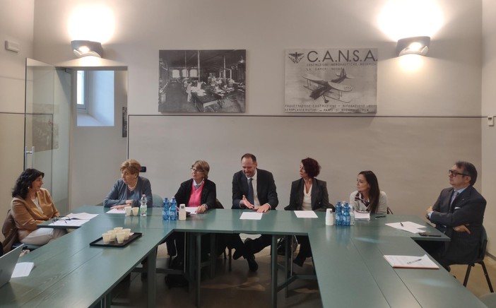 “Sprigionare i pensieri”: il progetto della Fondazione Franca Capurro trasforma la Casa circondariale di Novara “Sprigionare i pensieri”: il progetto della Fondazione Franca Capurro trasforma la Casa circondariale di Novara