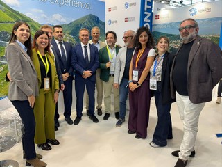 Con i consorzi turistici Con i consorzi turistici