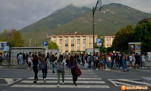 Scuola, al via il nuovo anno: ecco tutte le novità tra divieti, regole più severe e cambiamenti agli esami
