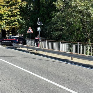 Si getta dal ponte di Occhieppo Inferiore per fuggire dai Carabinieri, era latitante