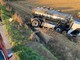 Cerano, autocisterna esce di strada e si ribalta in un campo