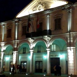 Consiglio comunale Trecate, approvate le variazioni di bilancio: più fondi per scuola, strade, cimitero e digitale