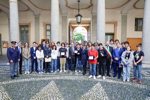 Intelligenza artificiale ed etica sociale: consegnate le borse di studio del Nastro Azzurro in Prefettura
