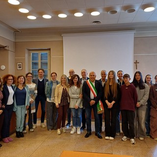 Borgomanero, insediato il nuovo Consiglio comunale dei ragazzi: Tommaso Barbaglia è il sindaco per il 2024-2025