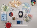 Polizia locale sequestra droga e denaro: denunciato trentaquattrenne a Trecate