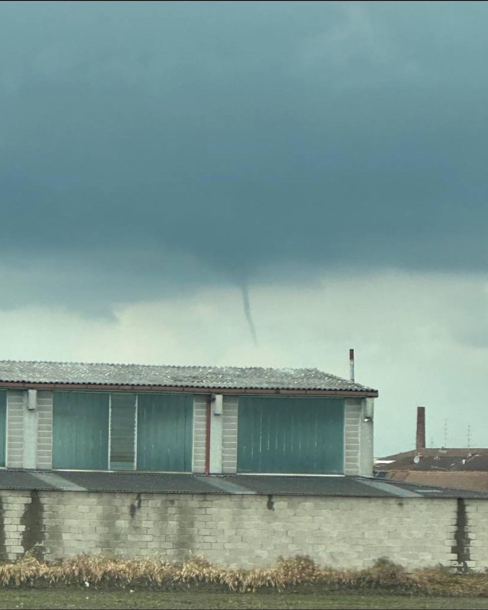Funnel avvistato nel cielo tra Vespolate e Trecate