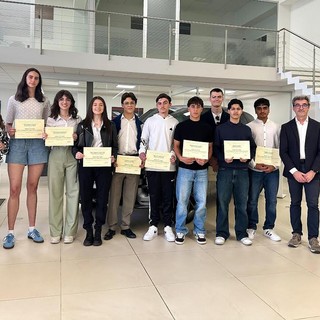 Soluzione Spa premia gli studenti più meritevoli con borse di studio per la guida sicura