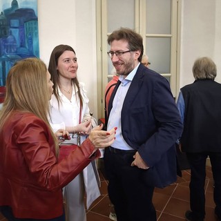 “Dove il tempo si fa evocare”: arte contemporanea e dialogo culturale negli spazi di Azimut Novara