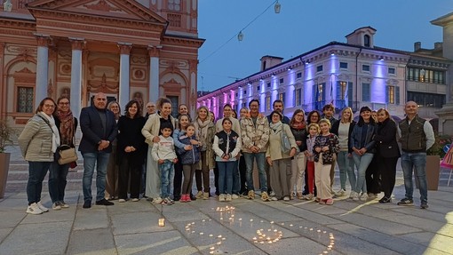 Borgomanero partecipa al Baby Loss Awareness Day: il municipio si illumina di rosa e azzurro