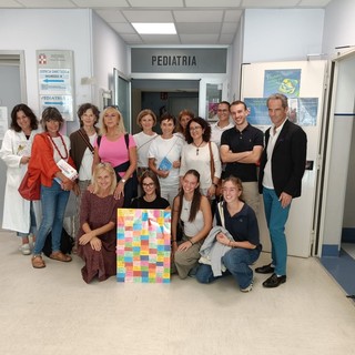 Liceo Galileo Galilei di Gozzano: cento libri donati ai piccoli pazienti dell’ospedale di Borgomanero