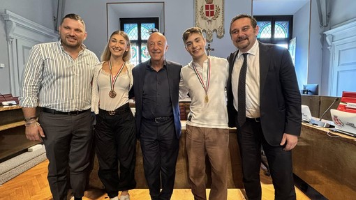 I giovani Gioia e Alex trionfano ai Campionati Italiani di Pattinaggio a Novara