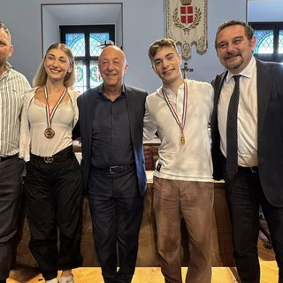 I giovani Gioia e Alex trionfano ai Campionati Italiani di Pattinaggio a Novara