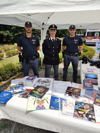 La Polizia di Stato incontra famiglie e giovani a “Il Fumetto in Via” a Trecate