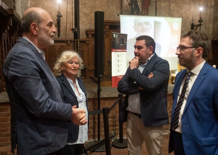 Giovanni Grasso presenta a Novara “L’amore non lo vede nessuno”